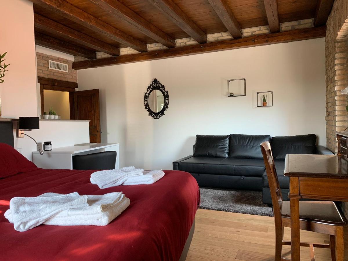 B&B La Corte Dei Vizi Clauiano Exterior foto
